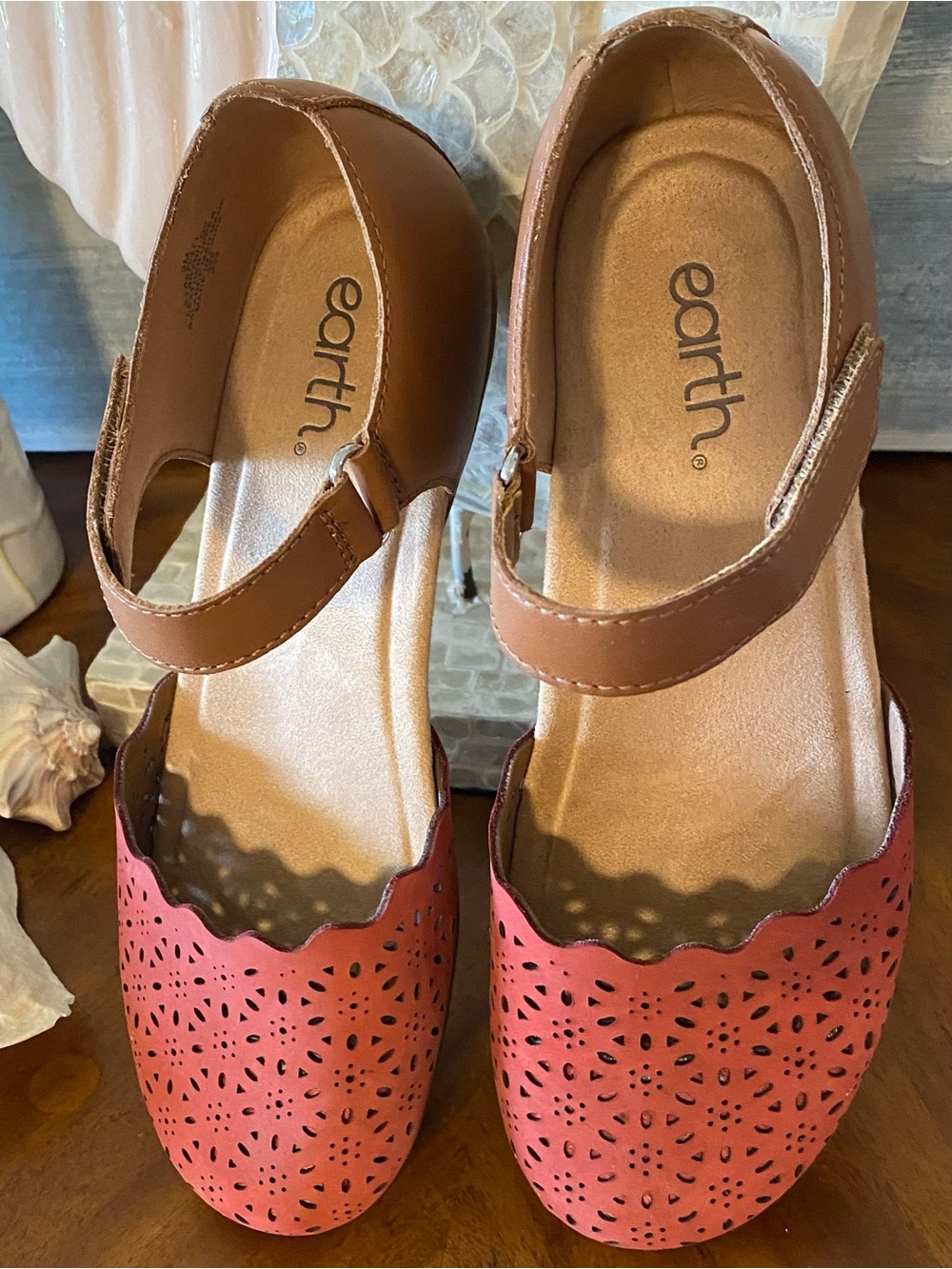 EARTH BRANDS Women Size 9